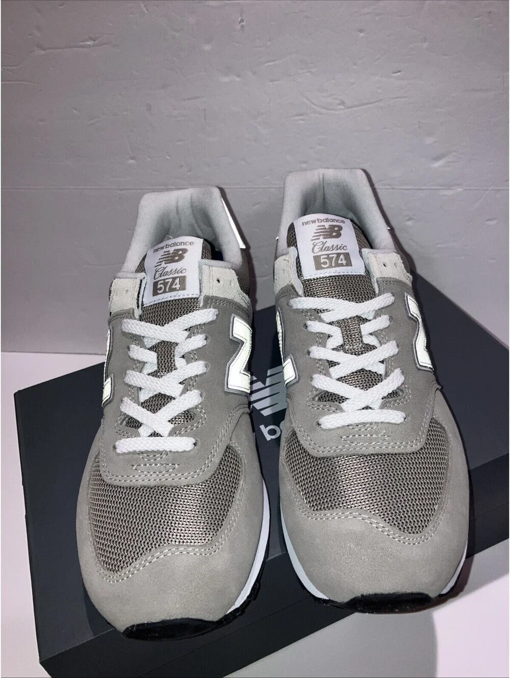 New Balance Men’s Size 9 574 Core Classics Gray/White ML574EVG NEW